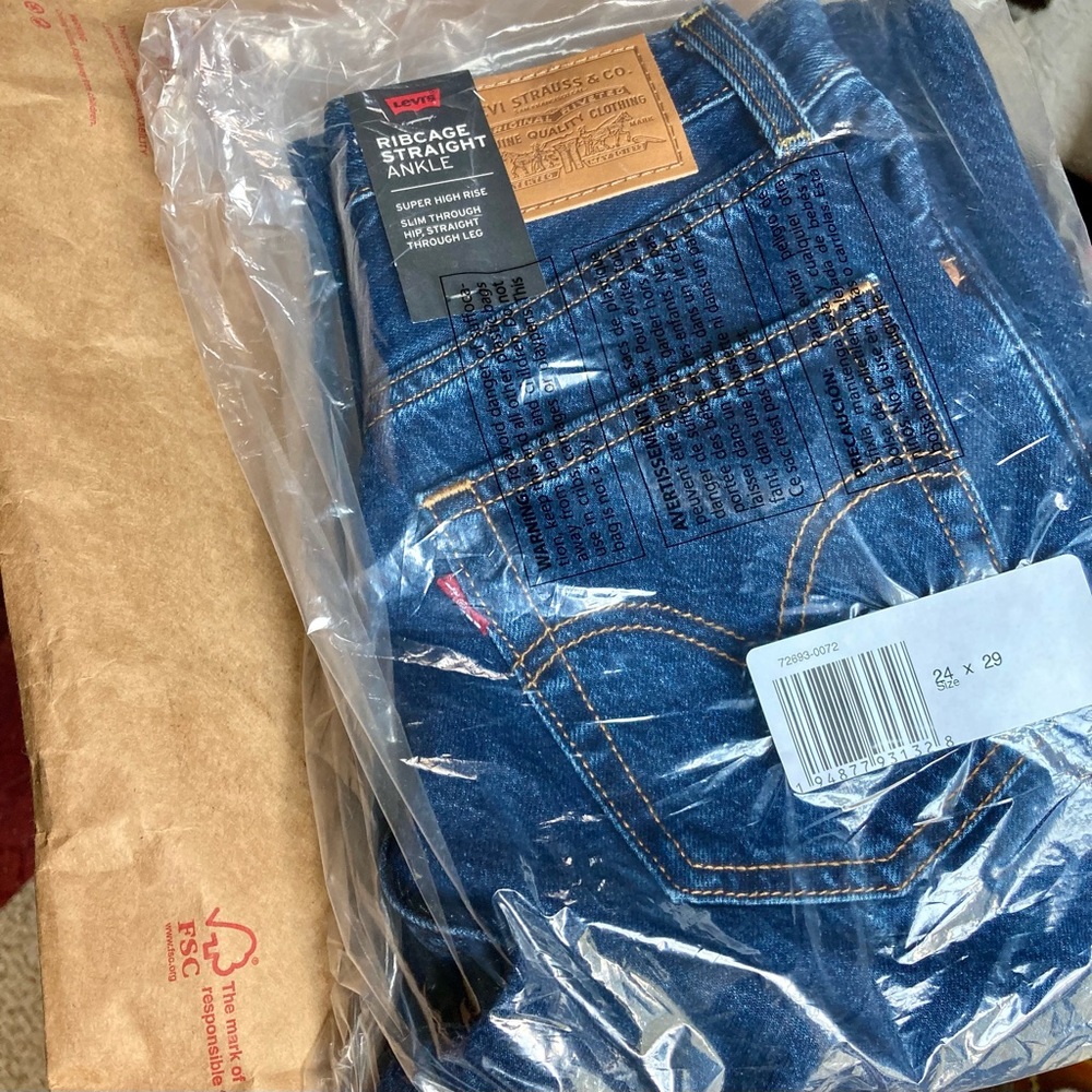 NWT Levi’s Ribcage Straight High-waisted Jeans